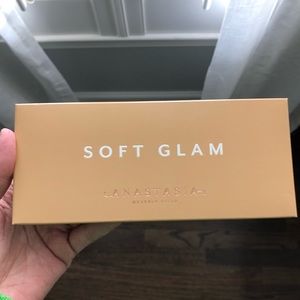 NIB / NWT anastasia soft glam eyeshadow palette